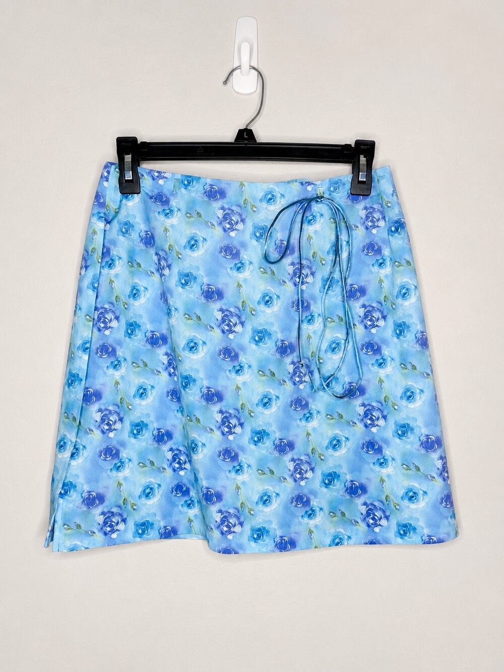 Exact Change Blue Floral Wrap Mini Skirt Women’s Size 1 Y2K Tie Side